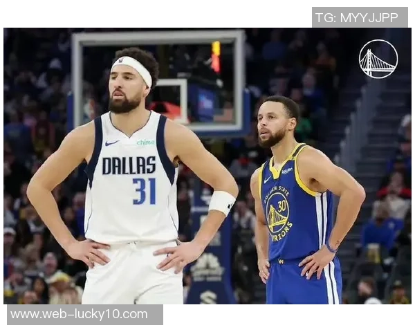 克莱汤普森：勇士队的三分射手与篮球场上的传奇之路