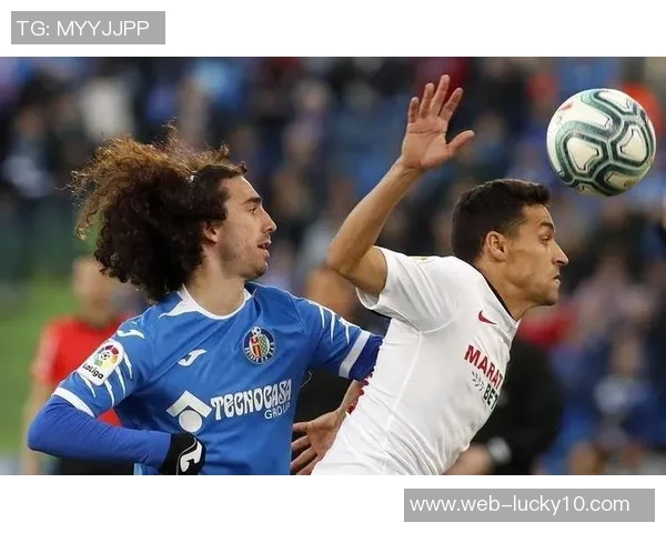 意大利与中国女足激情对决海报展现巅峰对抗魅力与实力的完美结合