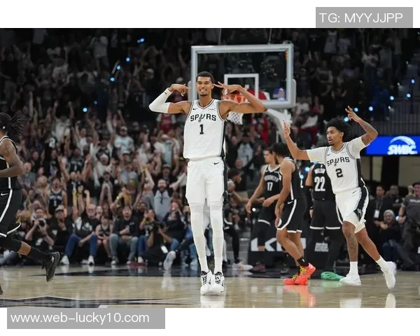 文班亚马新秀赛季表现抢眼场均20分10篮板3盖帽遥遥领先